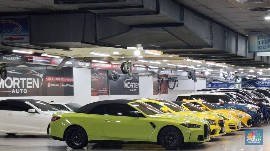 Begini kondisi sentra mobil bekas jelang akhir tahun di WTC Mangga Dua, Jakarta Utara, Kamis (20/11/2025), di mana kondisinya cukup sepi. (CNBC Indonesia/Chandra Dwi Pranata)