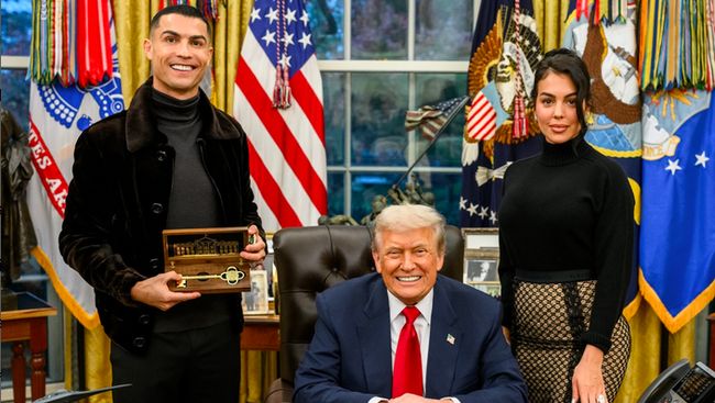 Cristiano Ronaldo Bertemu Trump di White House: Thank You Mr President
