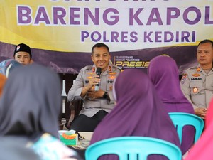 Cangkrukan Kapolres Kediri Disambut Antusias Warga Kandangan