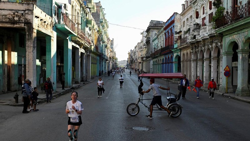 Competitors run during the 39th edition of the Marabana marathon in Havana, Cuba, November 16, 2025. REUTERS/Norlys Perez