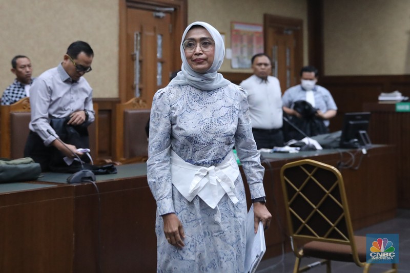 Eks Direktur Utama PT Angkutan Sungai, Danau, dan Penyeberangan (ASDP) Indonesia Ferry (Persero) Ira Puspadewi dan dua terdakwa lainnya, mantan Direktur Komersial dan Pelayanan PT ASDP Ferry, Yusuf Hadi, dan mantan Direktur Perencanaan dan Pengembangan PT ASDP Ferry, Harry Muhammad Adhi Caksono menghadapi sidang pembacaan putusan atau vonis di Pengadilan Tipikor, Jakarta, Kamis (20/11/2025). (CNBC Indonesia/Faisal Rahman)