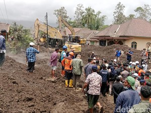 Gerak Cepat Gubernur Khofifah Tangani Tanggul Rusak Usai Erupsi Semeru
