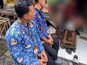 Tiga Hari Absen, Guru di Surabaya Turun ke Rumah Jemput Siswa