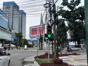 Kabel Semrawut di Jalan Perintis Kemerdekaan, Pejalan Kaki: Ganggu Estetika