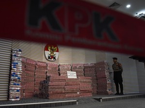 Asal Usul Duit Miliaran Dipamerkan KPK