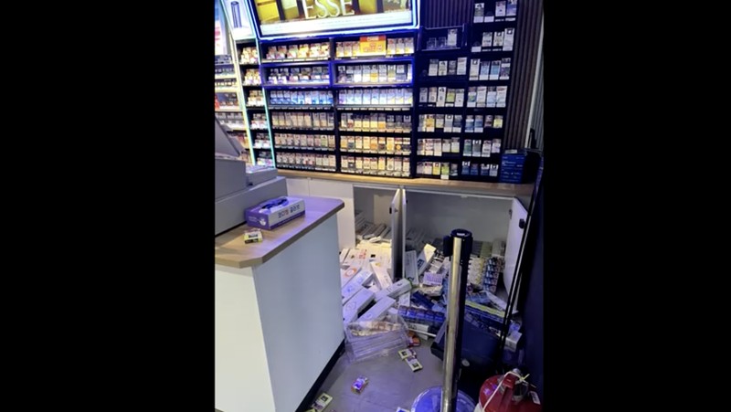 Sebuah feri Korea Selatan yang membawa sekitar 260 penumpang terdampar di dekat pulau berbatu di laut lepas pantai Shinan, Korea Selatan, 19 November 2025. Yonhap via REUTERS