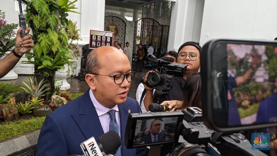 Menteri Investasi dan Hilirisasi, Rosan Roeslani saat ditemui di Istana Negara, Kamis (20/11/2025). (CNBC Indonesia/Emir Yanwardhana)