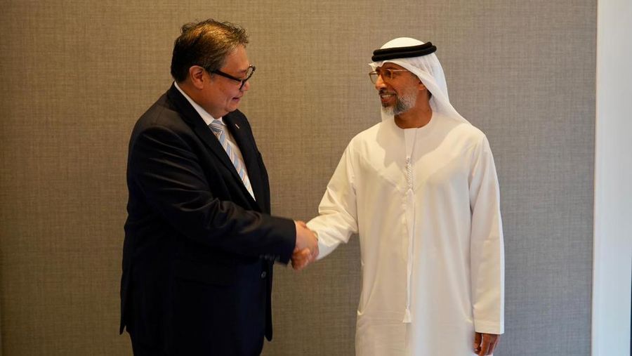 Menteri Koordinator Bidang Perekonomian Airlangga Hartarto melakukan pertemuan bilateral dengan Menteri Energi dan Infrastruktur Uni Emirat Arab Suhail Mohamed Al Mazrouei di Jakarta, Kamis (20/11/2025). (Dok. Kemenko Perekonomian)