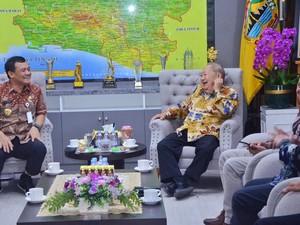 Jelang Penetapan UMP-UMSP 2026, Gubernur Jateng Dialog dengan Pengusaha