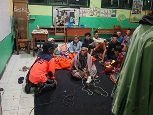 Pemprov Jatim Kirim Bantuan Logistik untuk Warga Terdampak Erupsi Semeru