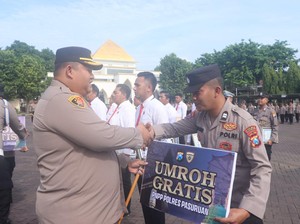 Kapolres Pasuruan Beri Hadiah Umrah ke Anggota Berprestasi