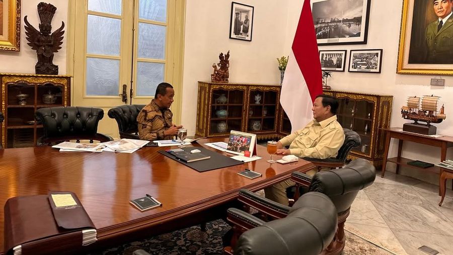 Presiden Prabowo Subianto menerima Menteri ESDM Bahlil Lahadalia di Istana Merdeka, Jakarta, Kamis (20/11/2025). (Instagram/sekretariat.kabinet)