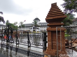 Telan Rp 3,9 M, Sentuhan Candi Bentar Percantik Gerbang Gedung Sate