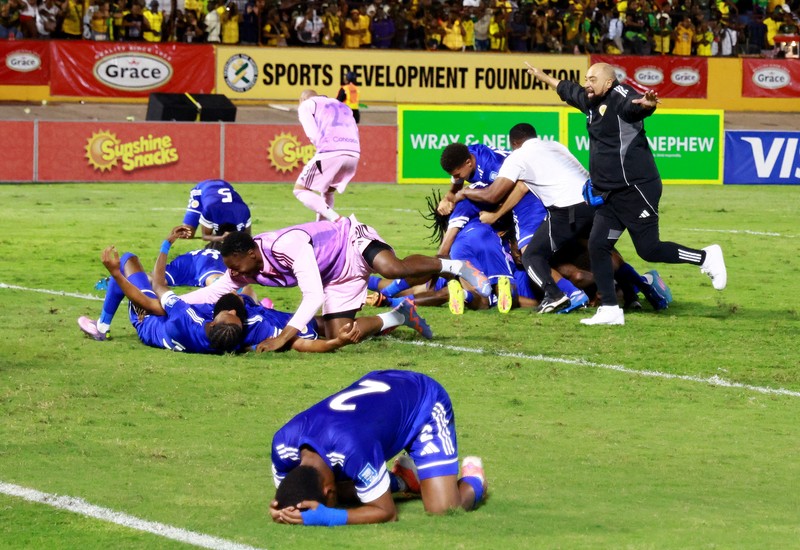 Soccer Football - FIFA World Cup - CONCACAF Qualifiers - Group B - Jamaica v Curacao - National Stadium Independence Park, Kingston, Jamaica - November 18, 2025 Curacao players pose for a team group photo before the match REUTERS/Gilbert Bellamy