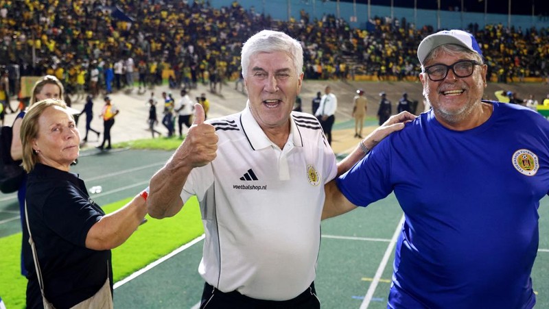 Soccer Football - FIFA World Cup - CONCACAF Qualifiers - Group B - Jamaica v Curacao - National Stadium Independence Park, Kingston, Jamaica - November 18, 2025 Curacao players pose for a team group photo before the match REUTERS/Gilbert Bellamy