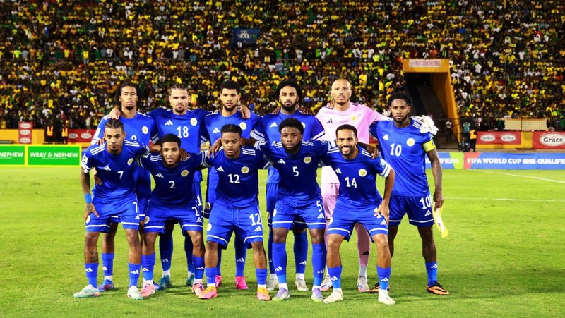 Soccer Football - FIFA World Cup - CONCACAF Qualifiers - Group B - Jamaica v Curacao - National Stadium Independence Park, Kingston, Jamaica - November 18, 2025 Curacao players pose for a team group photo before the match REUTERS/Gilbert Bellamy