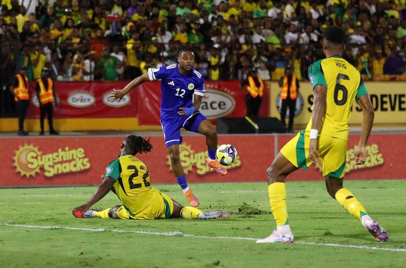Soccer Football - FIFA World Cup - CONCACAF Qualifiers - Group B - Jamaica v Curacao - National Stadium Independence Park, Kingston, Jamaica - November 18, 2025 Curacao players pose for a team group photo before the match REUTERS/Gilbert Bellamy