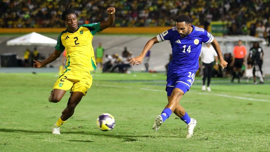 Soccer Football - FIFA World Cup - CONCACAF Qualifiers - Group B - Jamaica v Curacao - National Stadium Independence Park, Kingston, Jamaica - November 18, 2025 Curacao players pose for a team group photo before the match REUTERS/Gilbert Bellamy