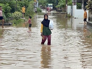 Hujan Deras Sedari Pagi, Warga Desa Jimbaran Pati Kebanjiran