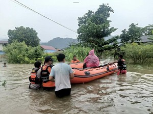 Banjir di Padang, BPBD Evakuasi Warga-Ibu Hamil