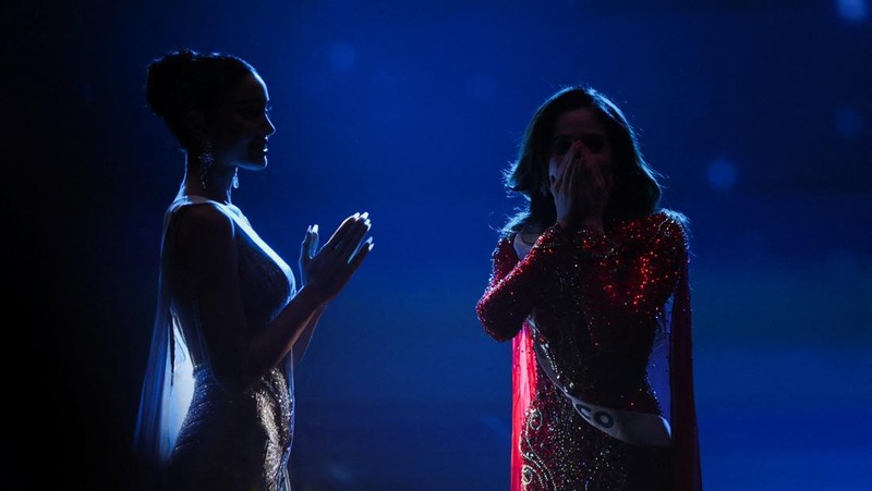 Fatima Bosch dari Meksiko bereaksi saat dinobatkan sebagai Miss Universe 2025 selama kontes Miss Universe ke-74 di Bangkok, Thailand, 21 November 2025. (REUTERS/Chalinee Thirasupa)