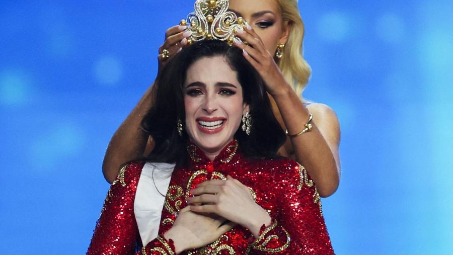 Fatima Bosch dari Meksiko bereaksi saat dinobatkan sebagai Miss Universe 2025 selama kontes Miss Universe ke-74 di Bangkok, Thailand, 21 November 2025. (REUTERS/Chalinee Thirasupa)