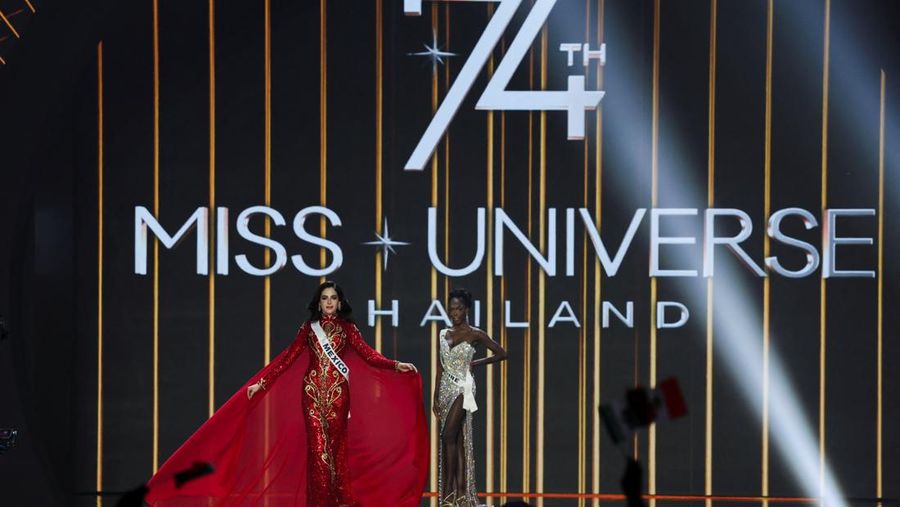 Fatima Bosch dari Meksiko bereaksi saat dinobatkan sebagai Miss Universe 2025 selama kontes Miss Universe ke-74 di Bangkok, Thailand, 21 November 2025. (REUTERS/Chalinee Thirasupa)