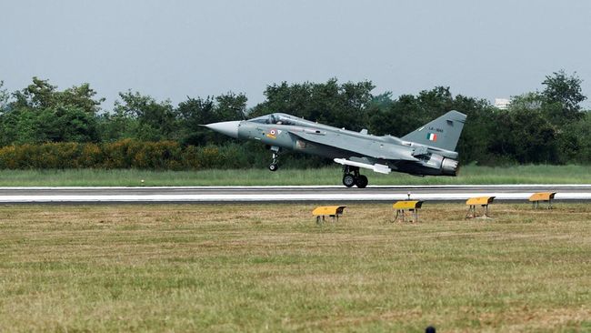 Jet Tempur Tejas Jatuh di Dubai Airshow, India Kalah di Depan Pakistan