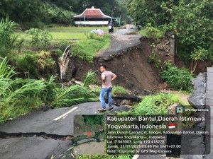 Jalan di Kedungmiri Imogiri Amblas 17 Meter Usai Diguyur Hujan Deras