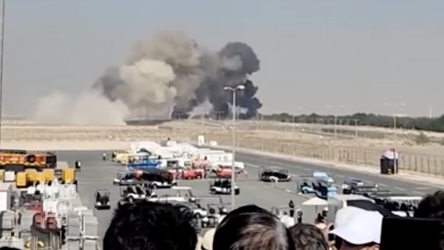 Jet tempur India jatuh di Dubai. (Reuters TV)