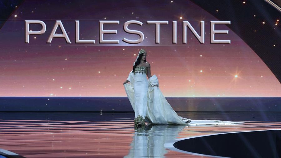 Fatima Bosch dari Meksiko bereaksi saat dinobatkan sebagai Miss Universe 2025 selama kontes Miss Universe ke-74 di Bangkok, Thailand, 21 November 2025. (REUTERS/Chalinee Thirasupa)