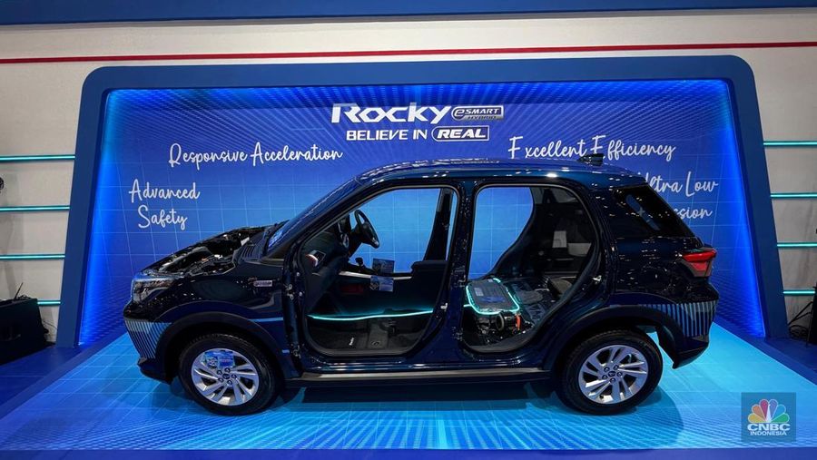 Opening booth Daihatsu di GJAW 2025, Jakarta, Jumat (21/11/2025). (CNBC Indonesia/Ferry Sandi)