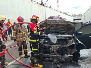 Diduga Korslet, Mobil Terbakar di Underpass Dustira Cimahi