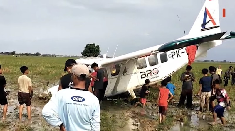 Pesawat Cessna yang jatuh di Karawang, Jawa Barat. (dok. Polres Karawang)