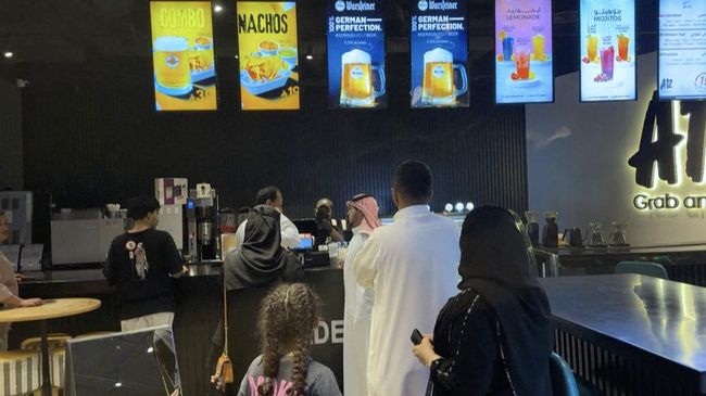 Ada Apa Raja Salman? Saudi Buka Lebih Banyak Toko Minuman Haram