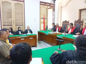 Tiga Terdakwa Korupsi Dana BOS di SMAN 16 Medan Jalani Sidang Dakwaan