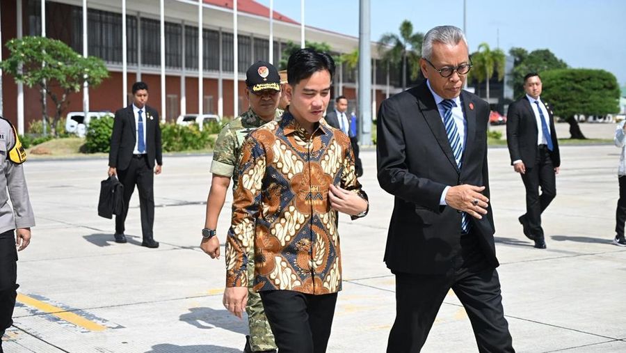 Wakil Presiden Gibran Rakabuming Raka lepas landas dari Pangkalan TNI Angkatan Udara, Halim Perdanakusuma, Jakarta, pada Jumat (21/11/2025), untuk mewakili dalam Presiden Prabowo Subianto dalam Konferensi Tingkat Tinggi (KTT) G20 di Johannesburg, Afrika Selatan. (Dok. Setwapres)