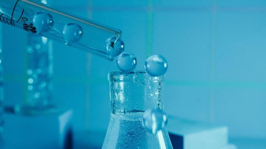 Ilustrasi Pencemaran Antibiotik di Perairan. (Pexels)