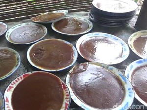 Mencicipi Manis dan Legitnya Kue Talam Pandan Khas Bengkulu