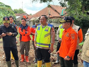Kapolresta Cilacap Tinjau Penanganan Banjir di Majenang dan Wanareja Cilacap