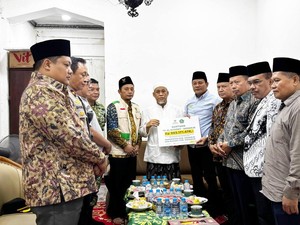Bupati Sidoarjo Salurkan Donasi dari Para ASN untuk Ponpes Al Khoziny