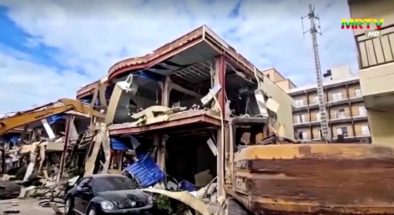 Militer Myanmar menggerebek pusat penipuan online besar di kawasan perbatasan Thailand. (MRTV via Reuters)