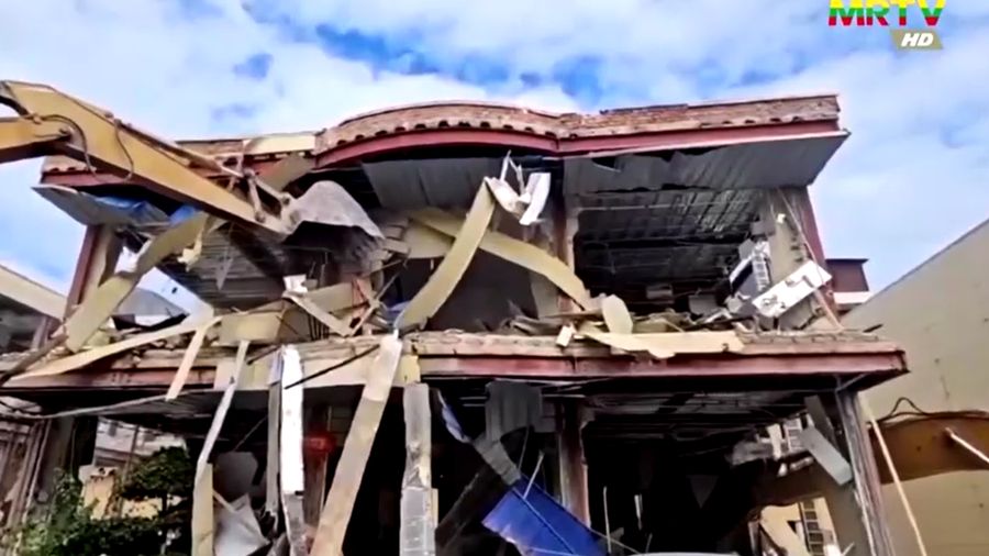 Militer Myanmar menggerebek pusat penipuan online besar di kawasan perbatasan Thailand. (MRTV via Reuters)