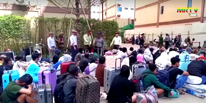 Militer Myanmar menggerebek pusat penipuan online besar di kawasan perbatasan Thailand. (MRTV via Reuters)