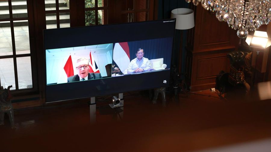 Presiden Republik Indonesia Prabowo Subianto dan Perdana Menteri (PM) Inggris Keir Starmer melakukan pertemuan secara virtual, Sabtu, (22/11/2025). (Dokumentasi Tim Media Presiden)