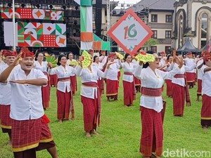 Semangat Tak Kenal Usia, Ratusan Lansia Badung Mejangeran di HUT Mangupura