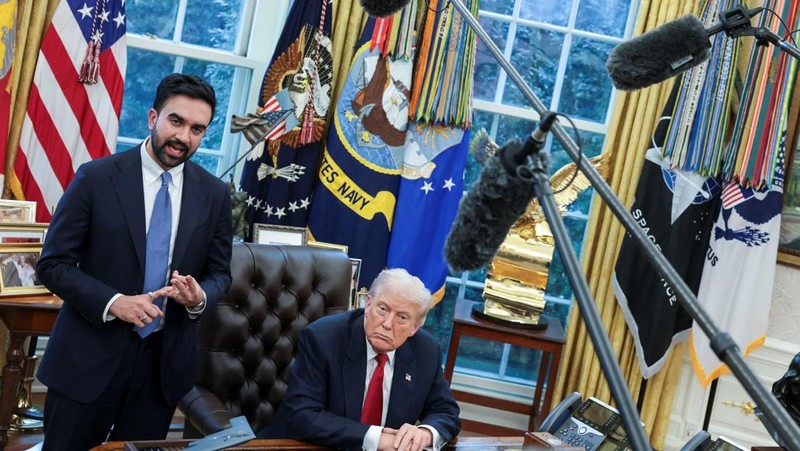 Presiden AS Donald Trump dan Wali Kota New York City terpilih Zohran Mamdani dalam konferensi pers di Ruang Oval Gedung Putih di Washington, D.C., AS, 21 November 2025. REUTERS/Jonathan Ernst