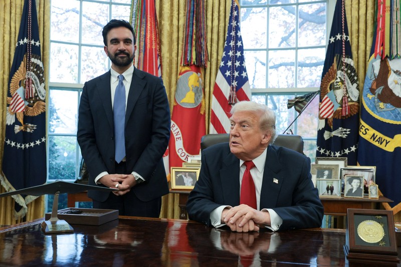 Presiden AS Donald Trump dan Wali Kota New York City terpilih Zohran Mamdani dalam konferensi pers di Ruang Oval Gedung Putih di Washington, D.C., AS, 21 November 2025. REUTERS/Jonathan Ernst