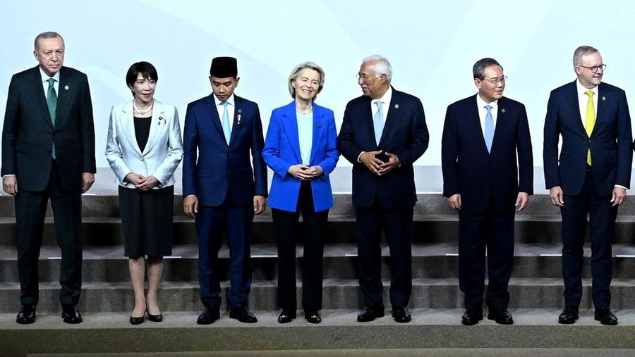 Indonesia's Vice President Gibran Rakabuming Raka and German Finance Minister and Vice Chancellor Lars Klingbeil attend a plenary session on the opening day of the G20 leaders' Summit at the Nasrec Expo Centre in Johannesburg, South Africa, November 22, 2025. REUTERS/Thomas Mukoya/Pool