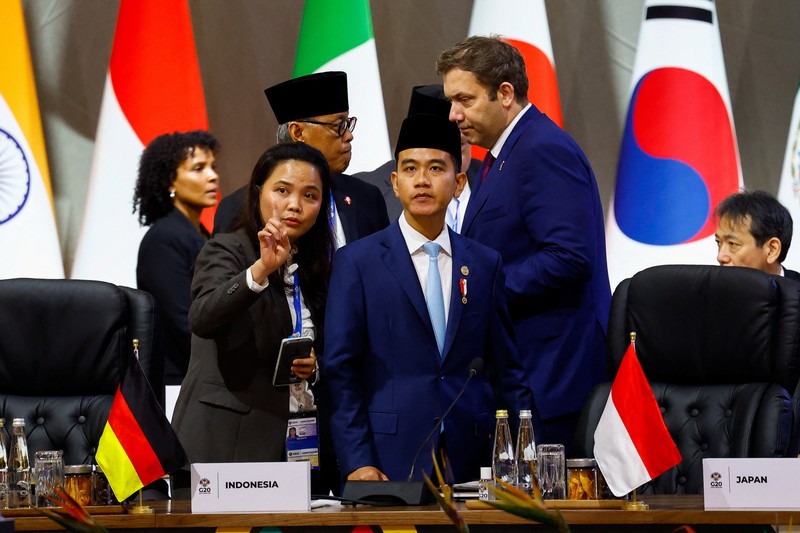 Indonesia's Vice President Gibran Rakabuming Raka and German Finance Minister and Vice Chancellor Lars Klingbeil attend a plenary session on the opening day of the G20 leaders' Summit at the Nasrec Expo Centre in Johannesburg, South Africa, November 22, 2025. REUTERS/Thomas Mukoya/Pool